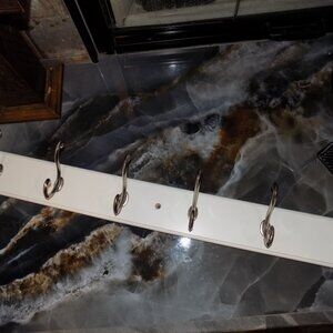 White Wood Wall-Mounted Coat Rack 6 Silver Metal Hooks Hanger Clothing Towel 27"